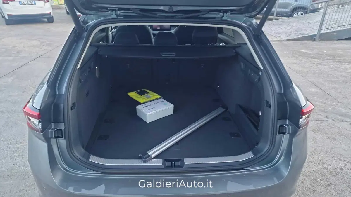 Skoda Superb nuova a Salerno (10)