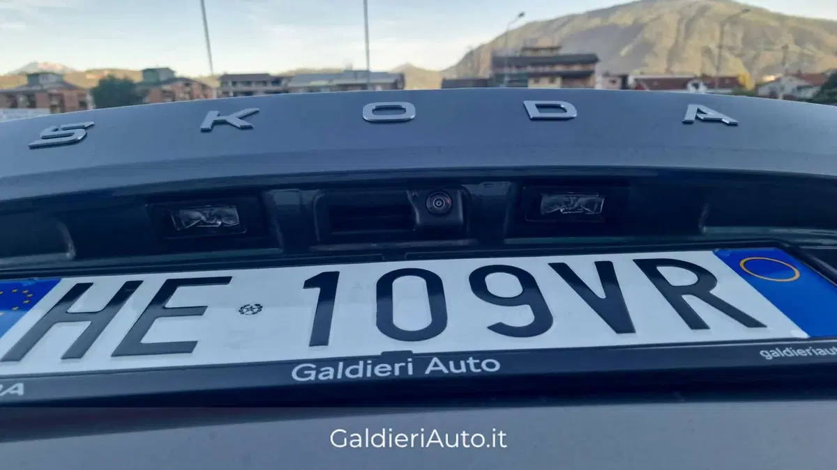 Skoda Superb nuova a Salerno (12)