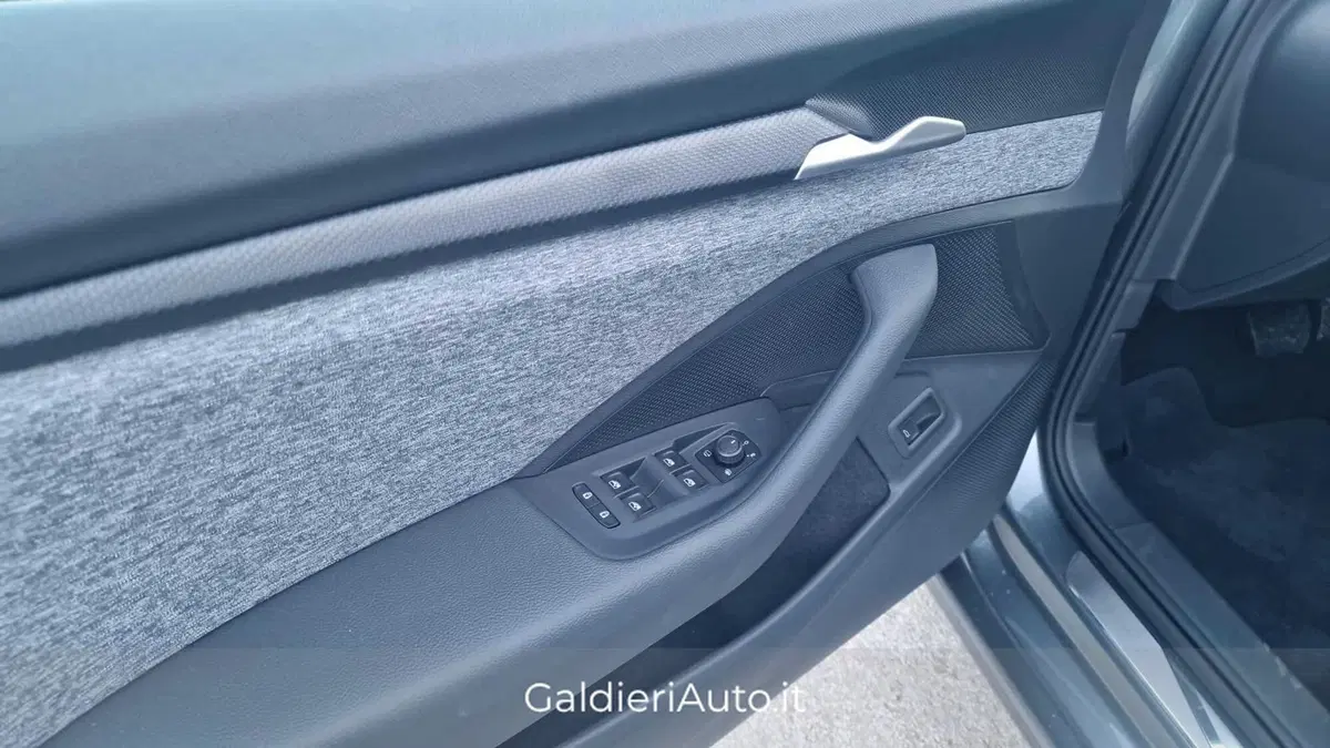Skoda Superb nuova a Salerno (13)