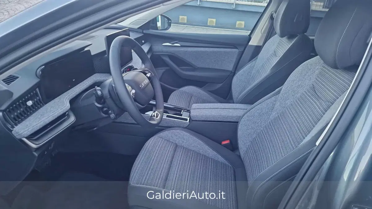 Skoda Superb nuova a Salerno (14)