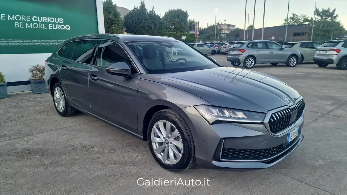 Skoda Superb nuova a Salerno (2)