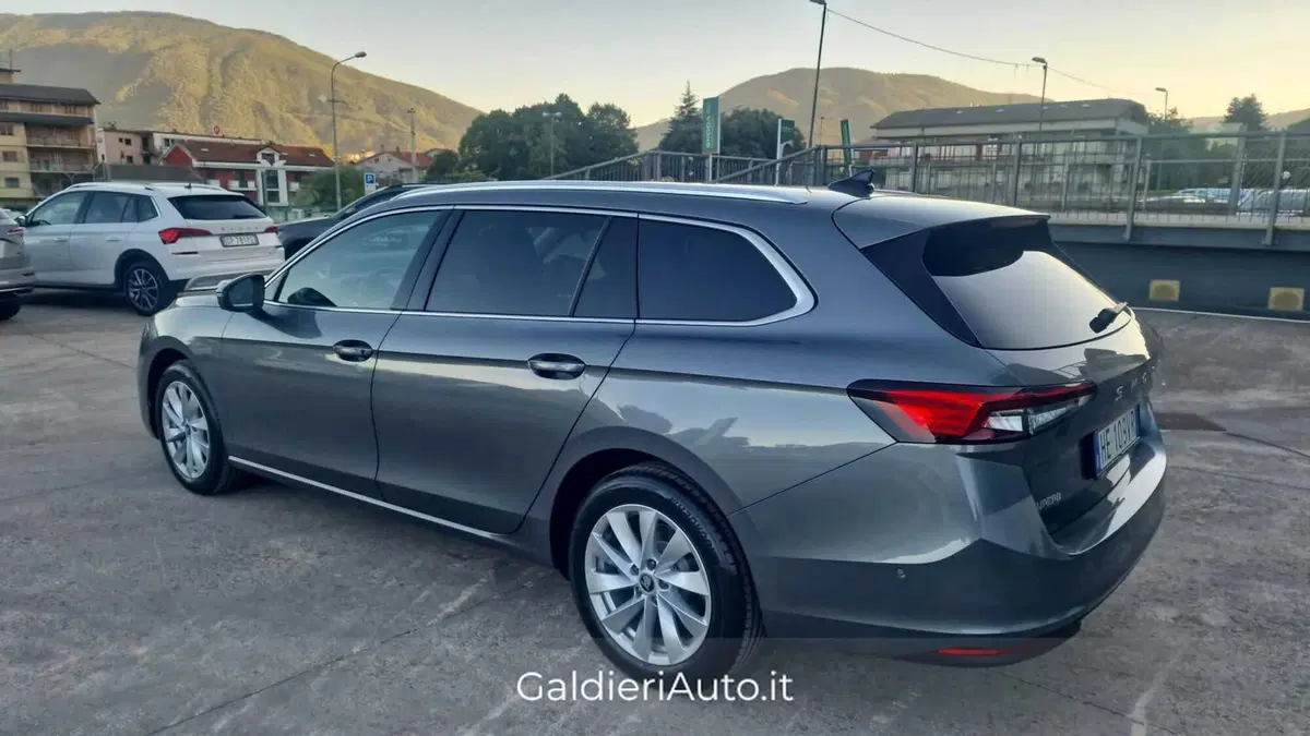 Skoda Superb nuova a Salerno (3)