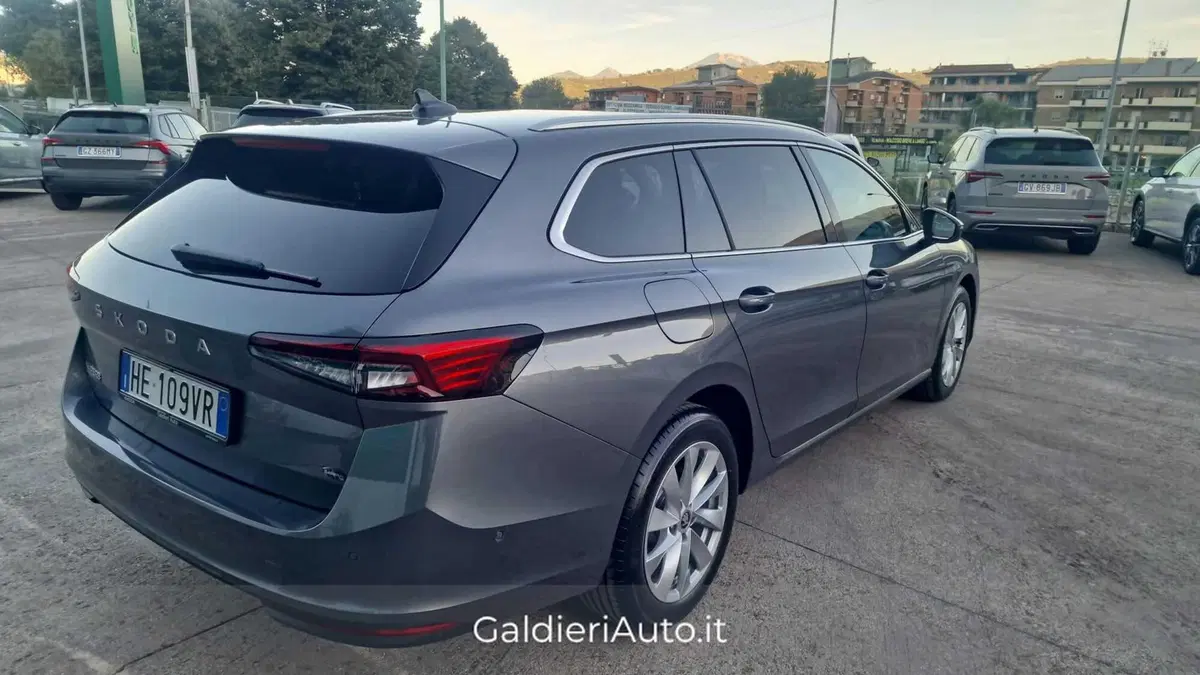 Skoda Superb nuova a Salerno (4)