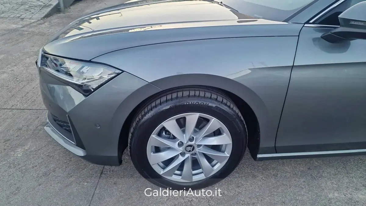 Skoda Superb nuova a Salerno (6)