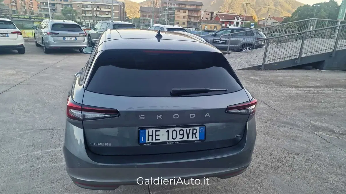 Skoda Superb nuova a Salerno (8)