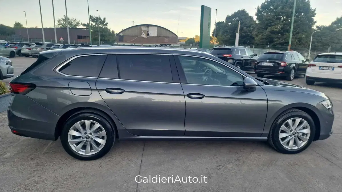 Skoda Superb nuova a Salerno (9)