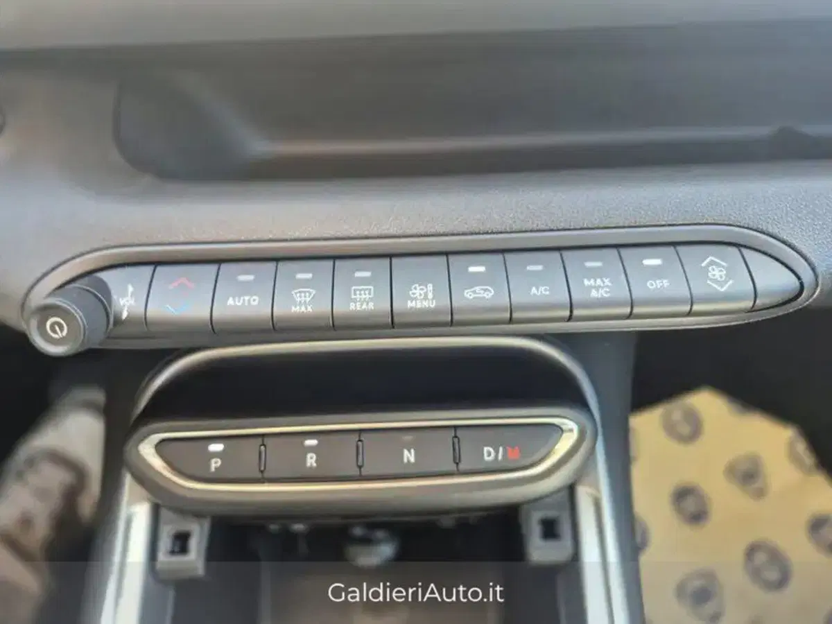 Jeep Avenger nuova a Salerno (10)