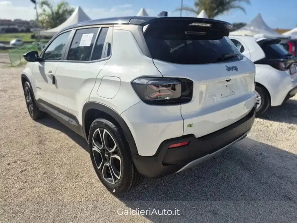 Jeep Avenger nuova a Salerno (12)