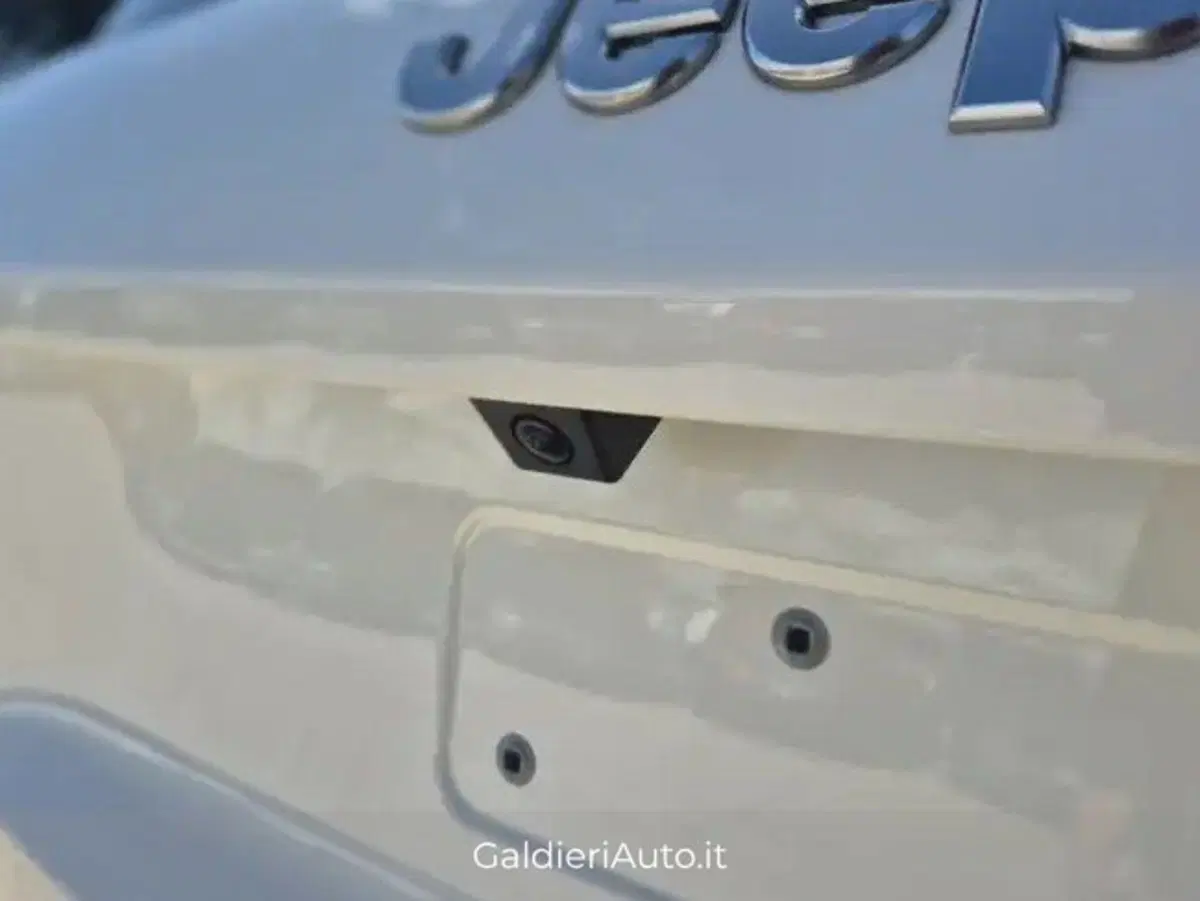 Jeep Avenger nuova a Salerno (14)