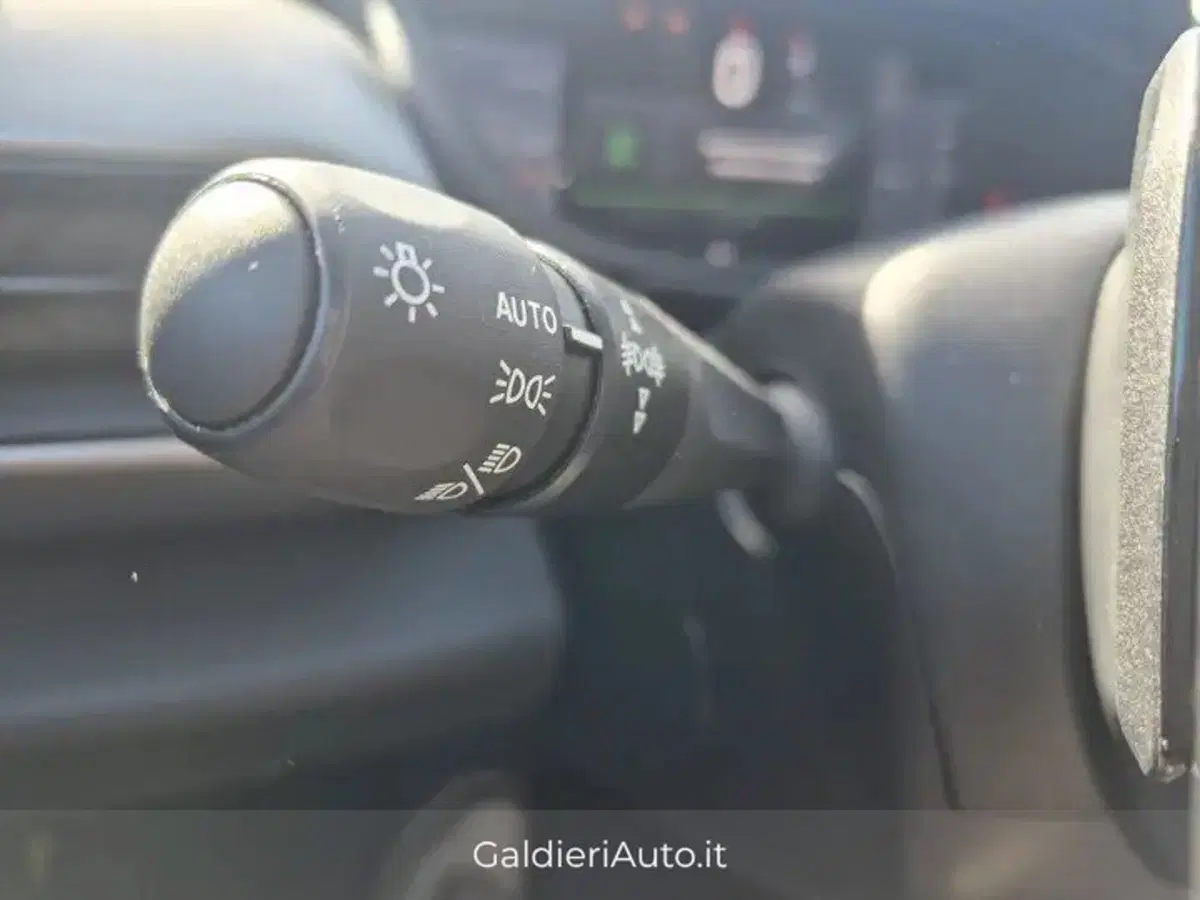 Jeep Avenger nuova a Salerno (15)