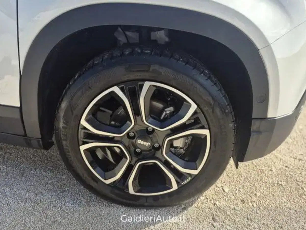 Jeep Avenger nuova a Salerno (6)