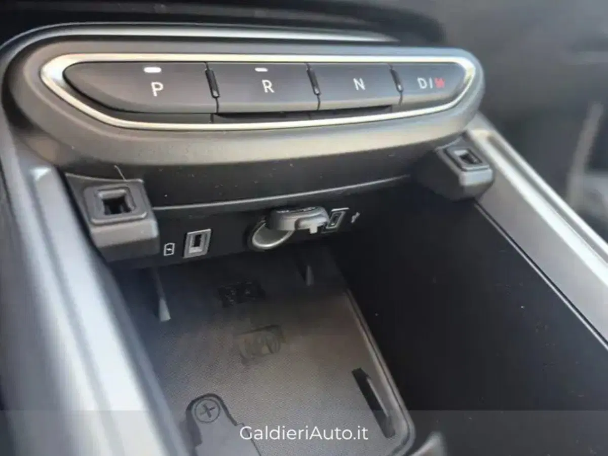 Jeep Avenger nuova a Salerno (9)