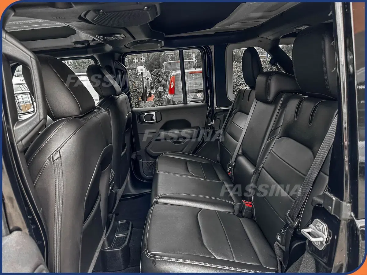 Jeep Wrangler Unlimited usata a Milano (10)