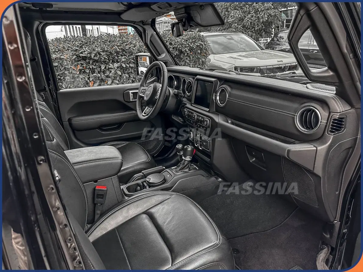 Jeep Wrangler Unlimited usata a Milano (13)