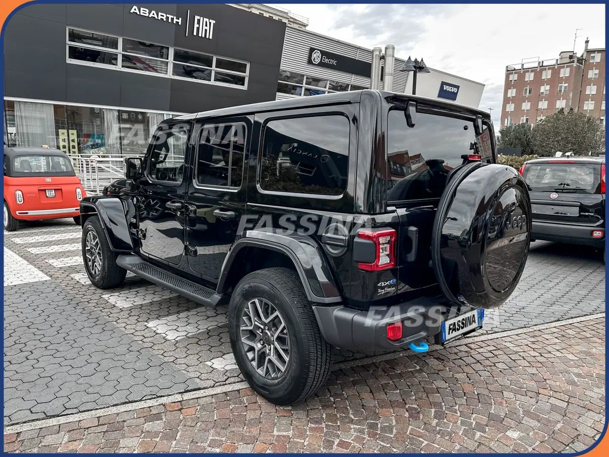 Jeep Wrangler Unlimited usata a Milano (4)