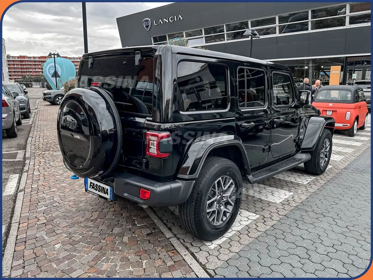 Jeep Wrangler Unlimited usata a Milano (6)