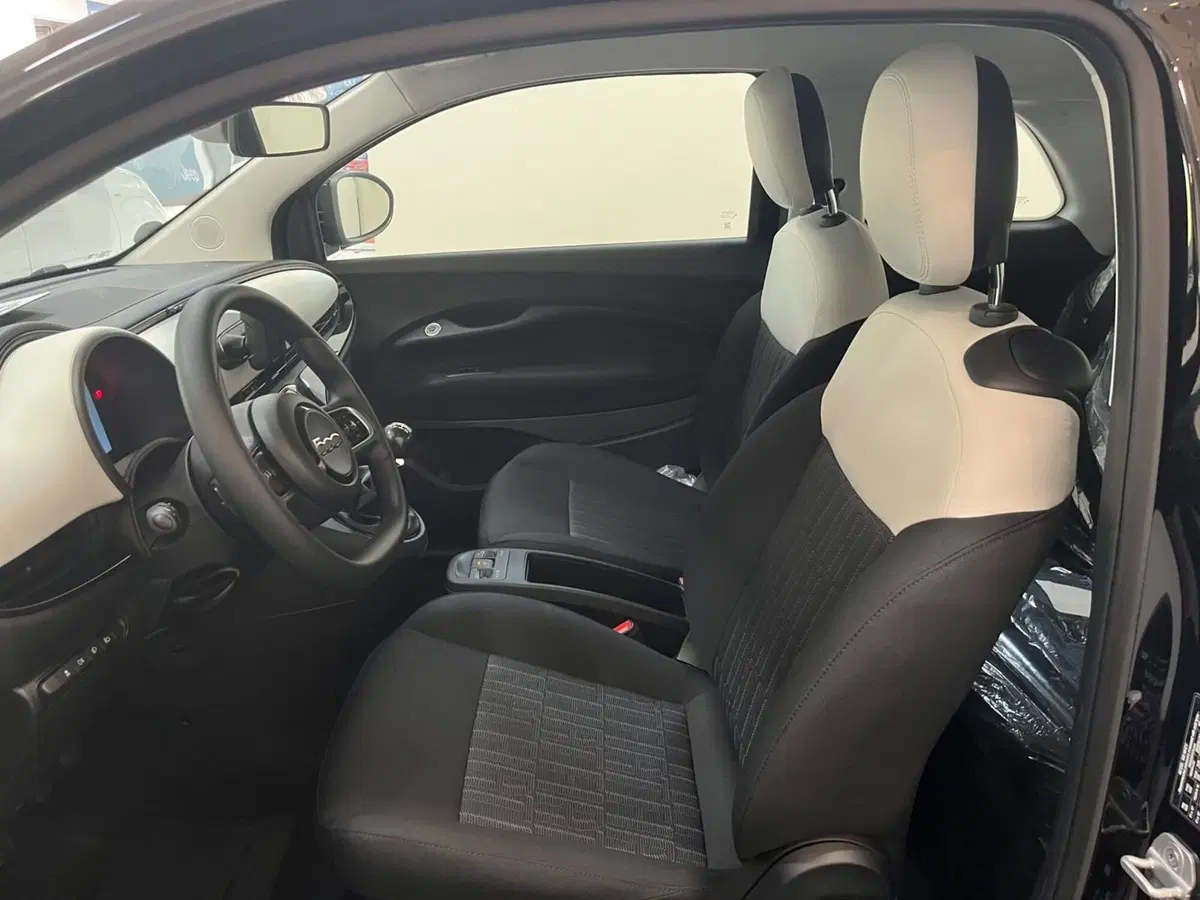 Fiat 500 nuova a Lucca (10)