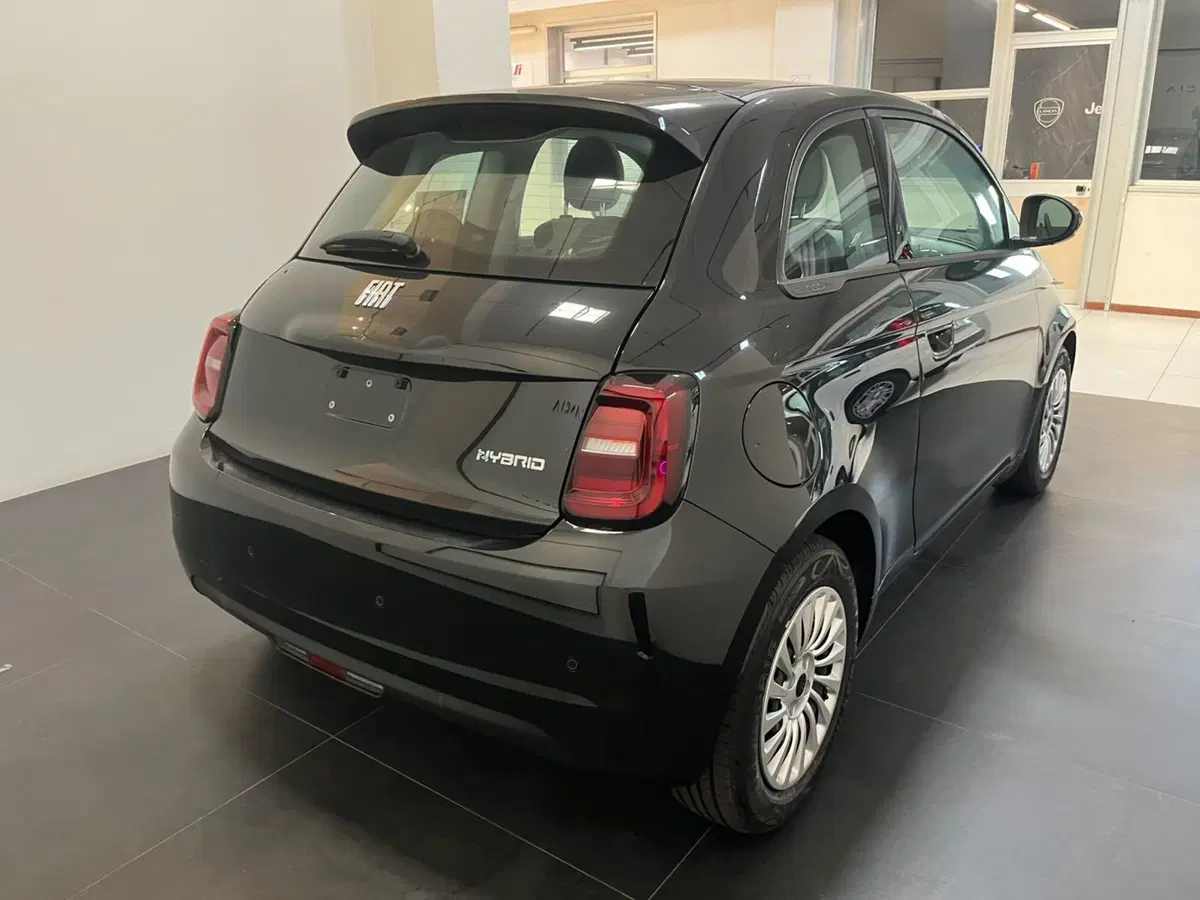 Fiat 500 nuova a Lucca (5)