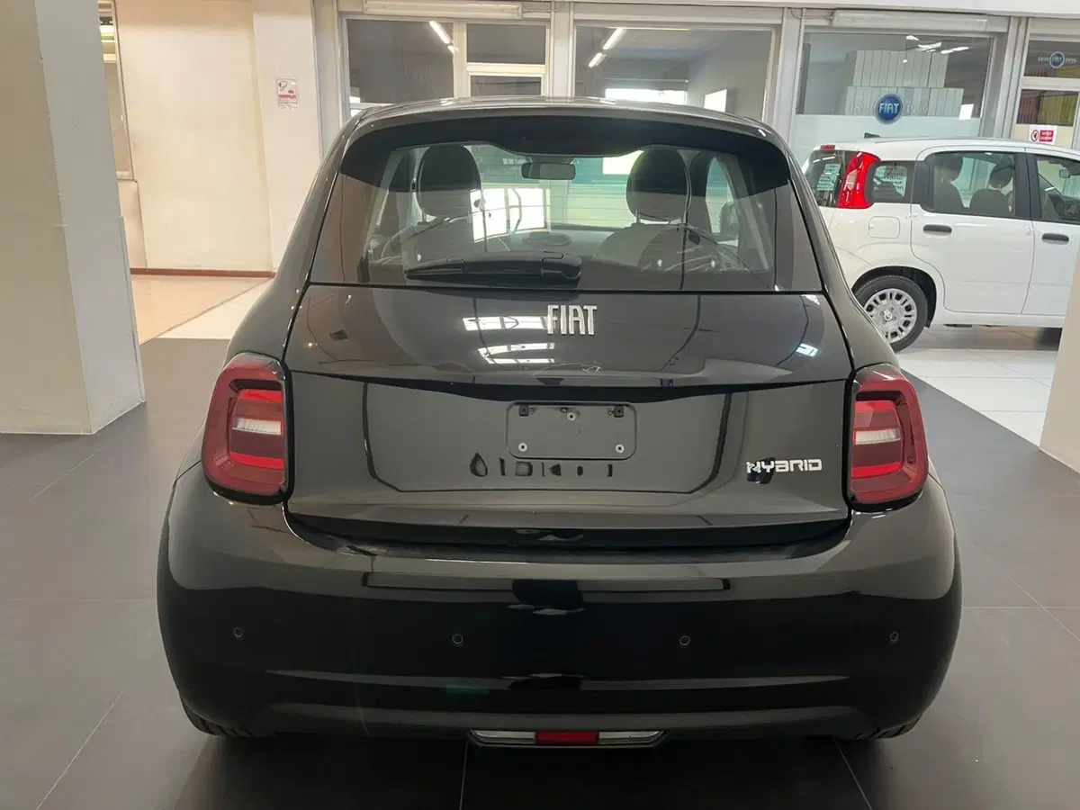 Fiat 500 nuova a Lucca (6)
