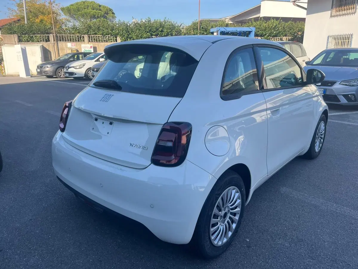 Fiat 500 nuova a Lucca (5)