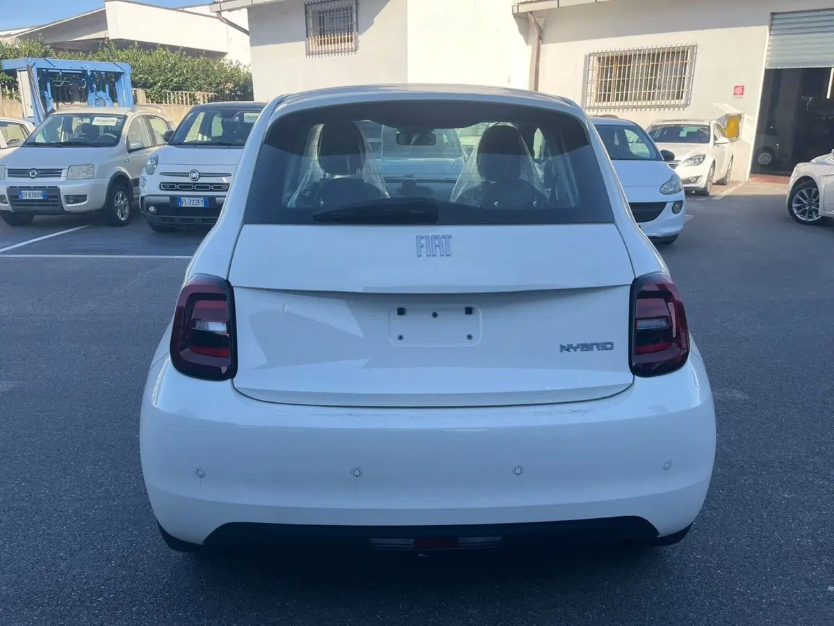 Fiat 500 nuova a Lucca (6)