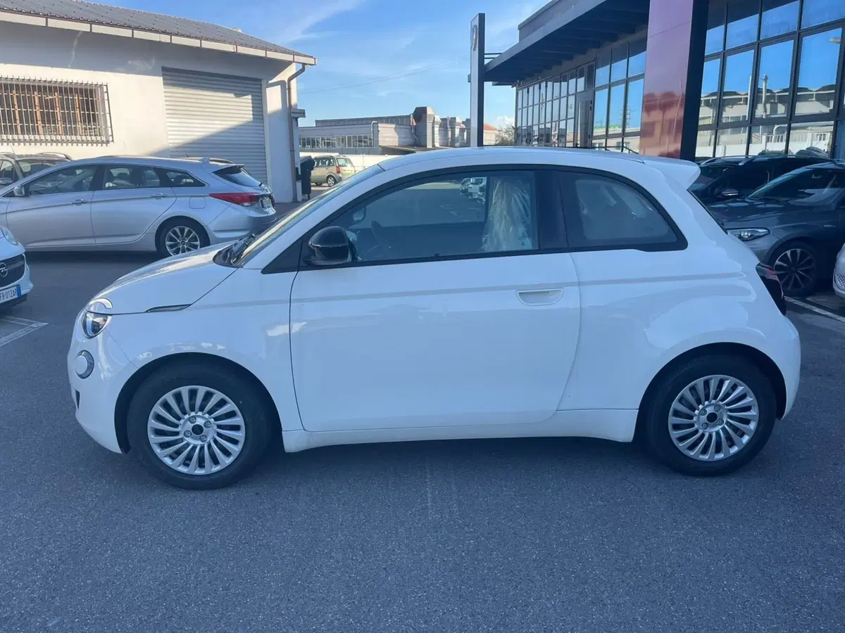 Fiat 500 nuova a Lucca (8)