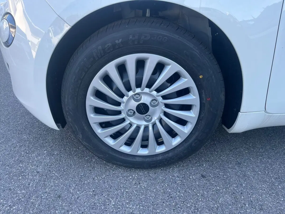 Fiat 500 nuova a Lucca (9)