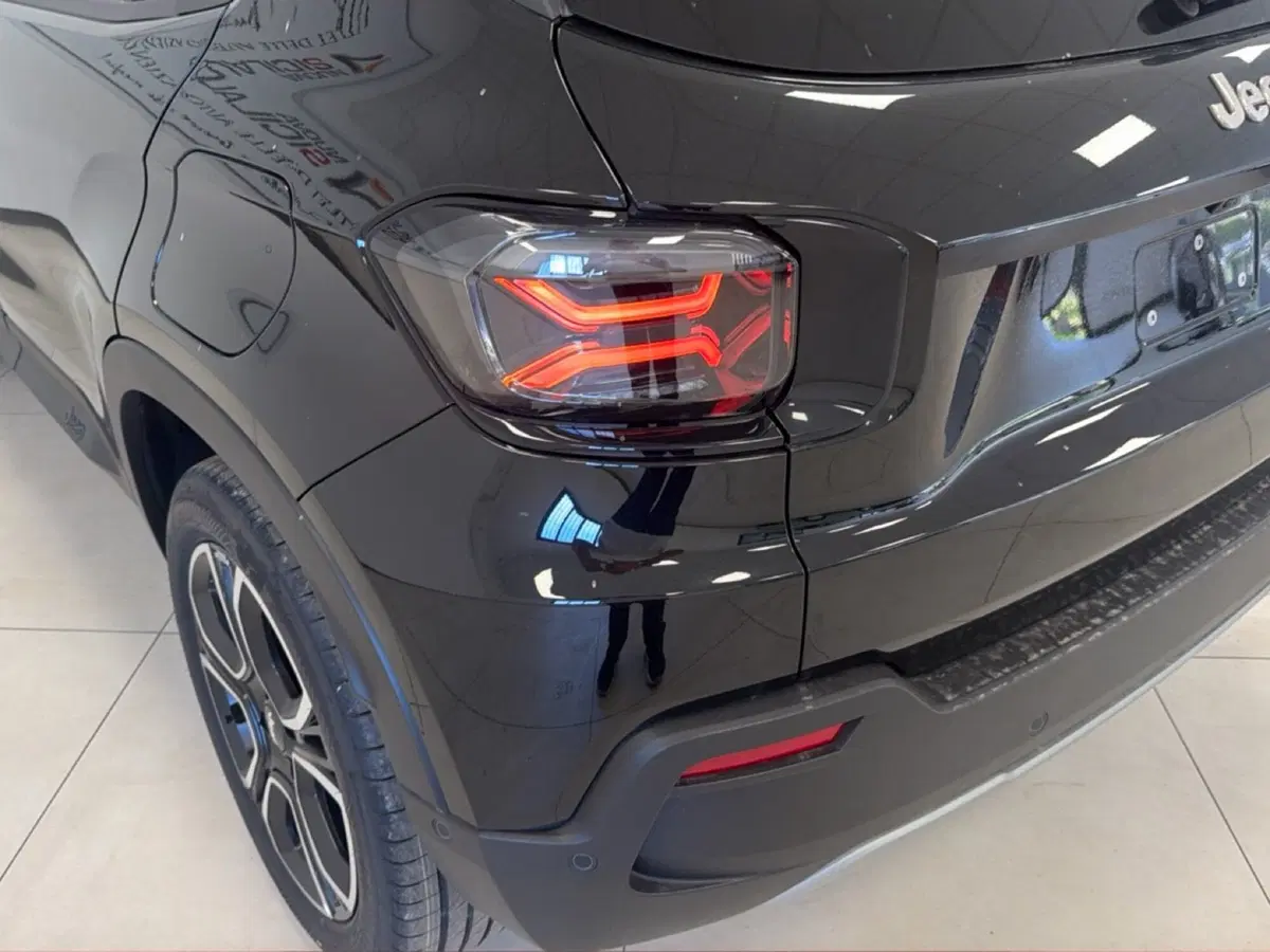 Jeep Avenger nuova a Palermo (16)