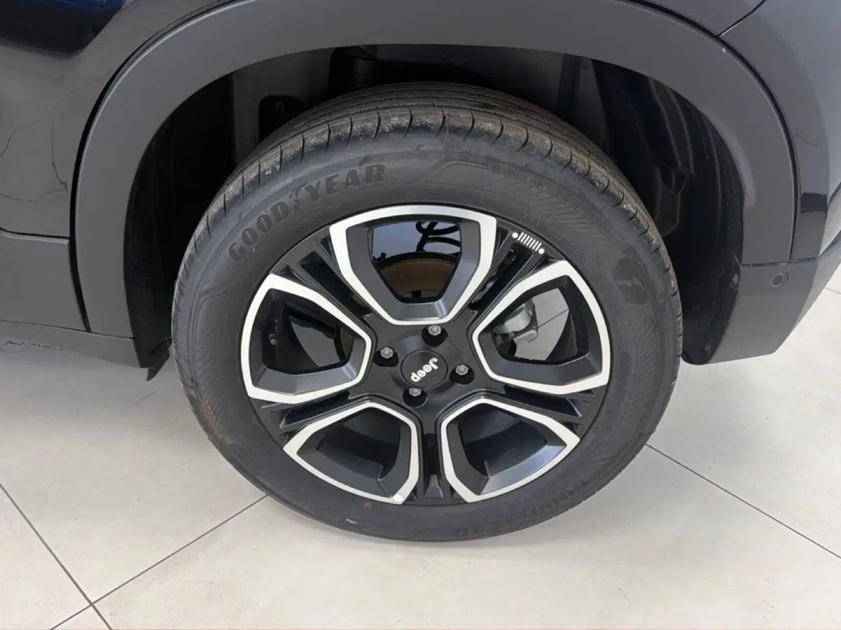 Jeep Avenger nuova a Palermo (5)