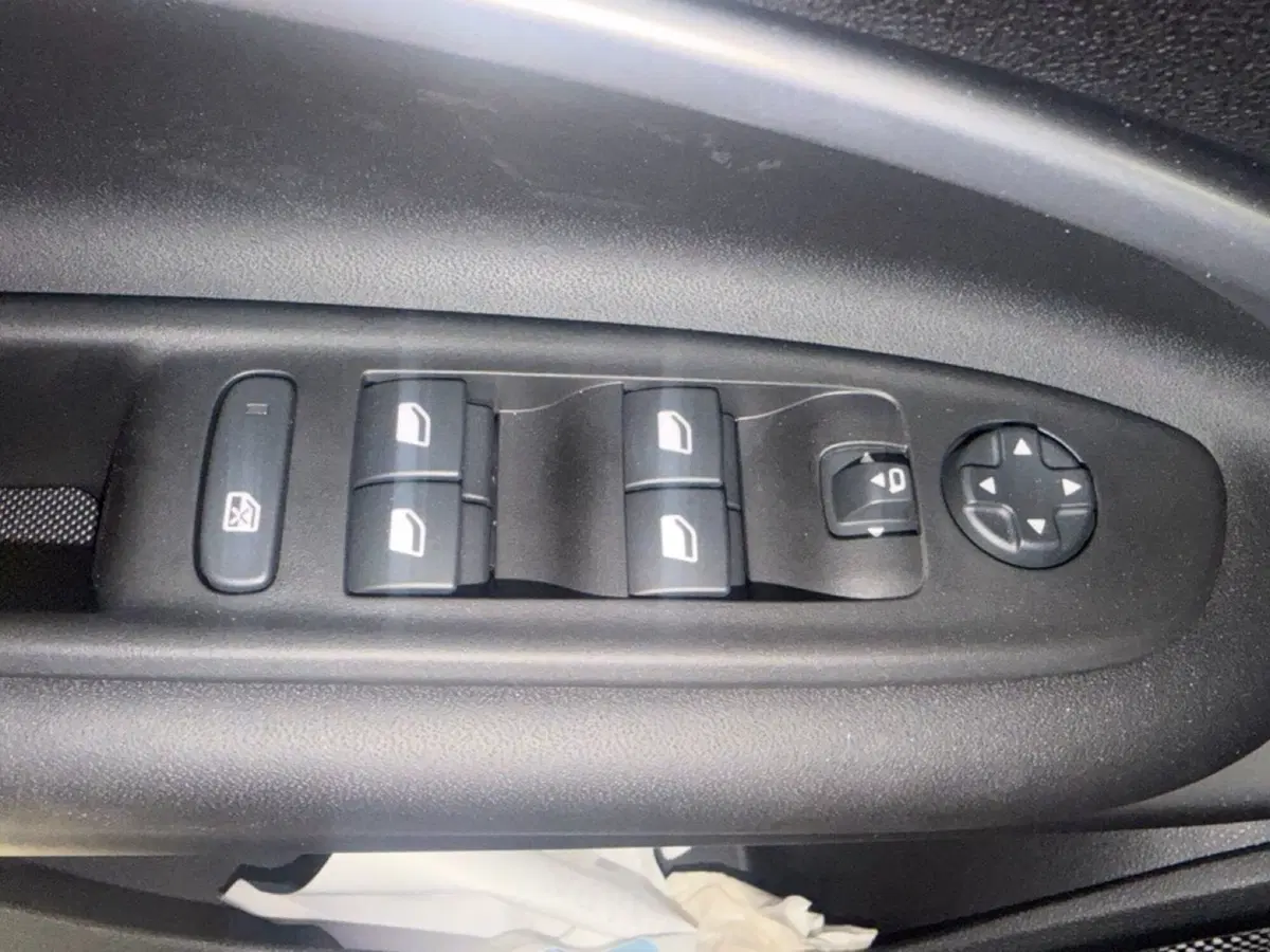 Jeep Avenger nuova a Palermo (8)