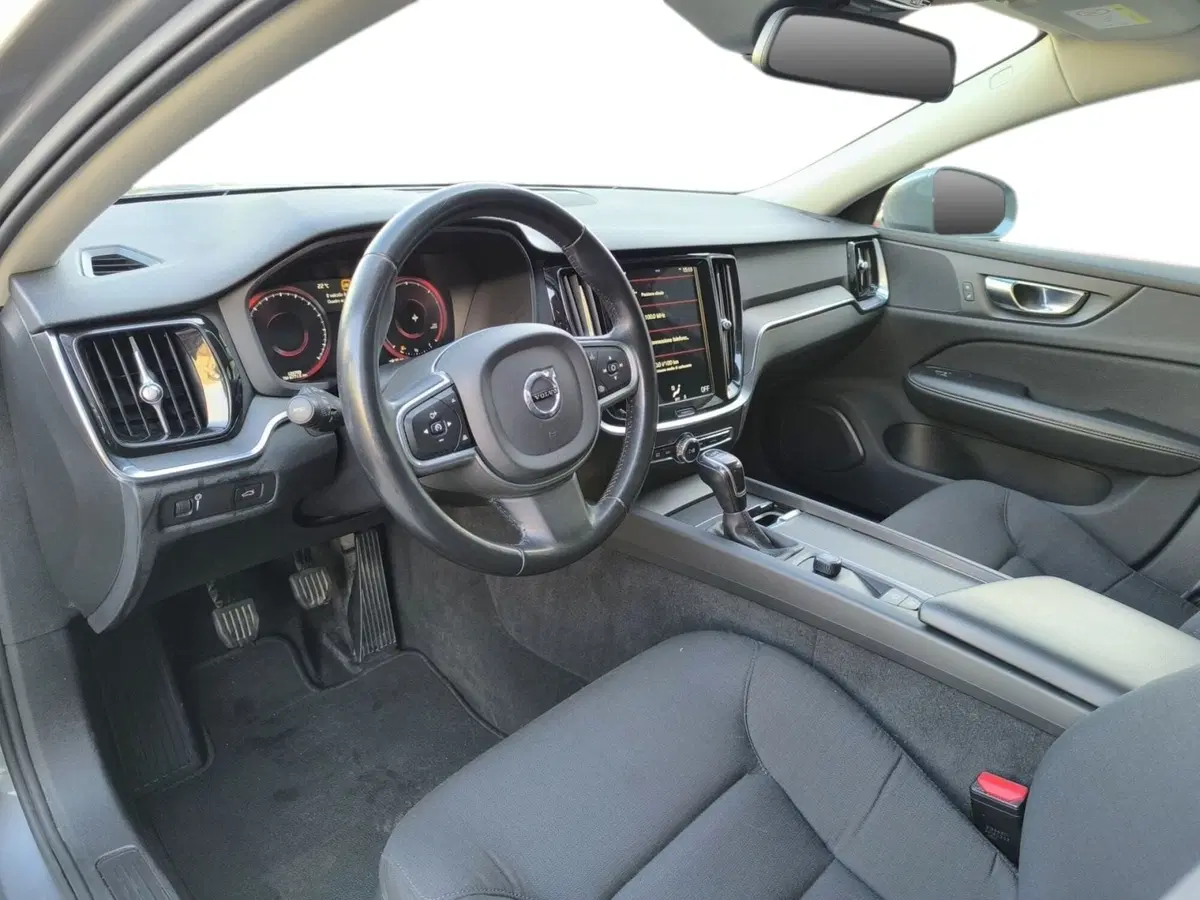 Volvo V60 usata a Udine (9)