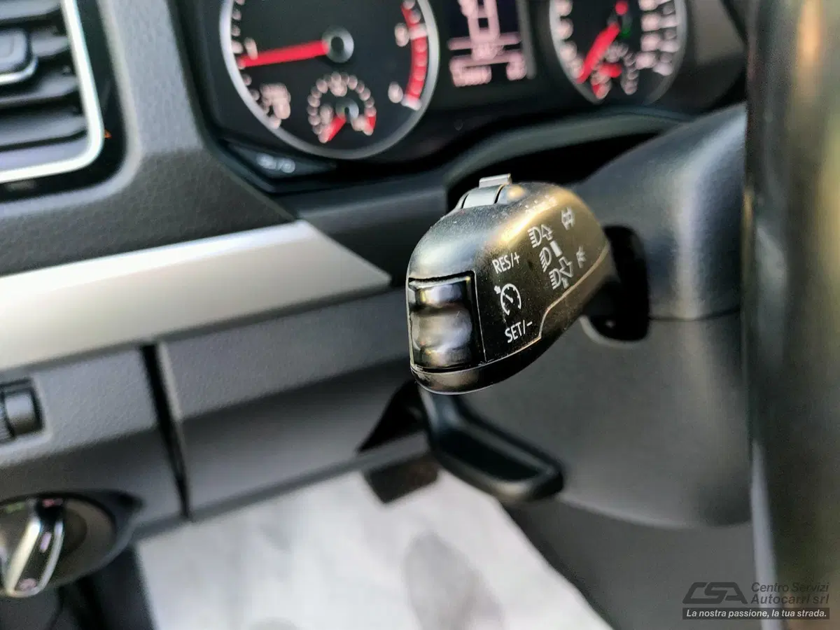 Volkswagen Veicoli Commerciali Amarok usata a Bologna (5)