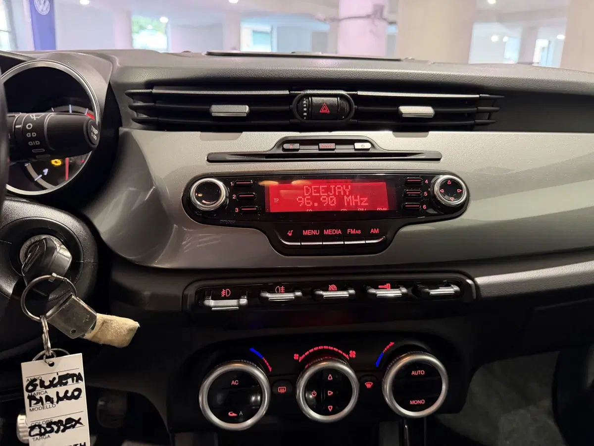 Alfa Romeo Giulietta usata a Genova (12)