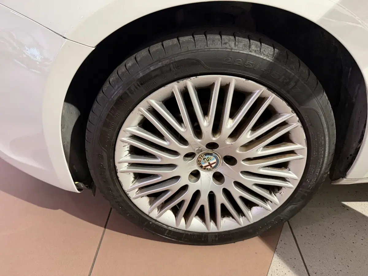 Alfa Romeo Giulietta usata a Genova (13)