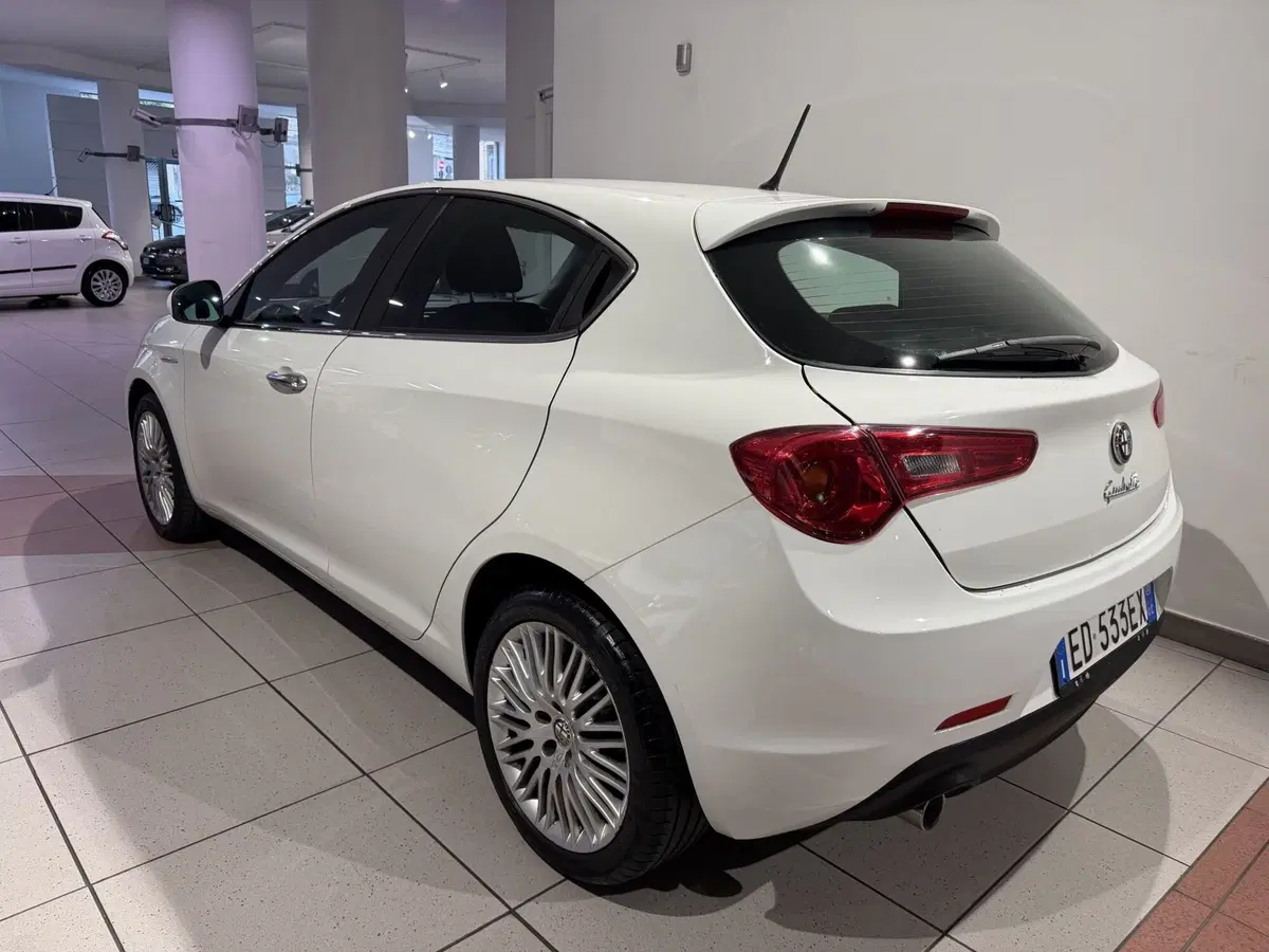 Alfa Romeo Giulietta usata a Genova (3)