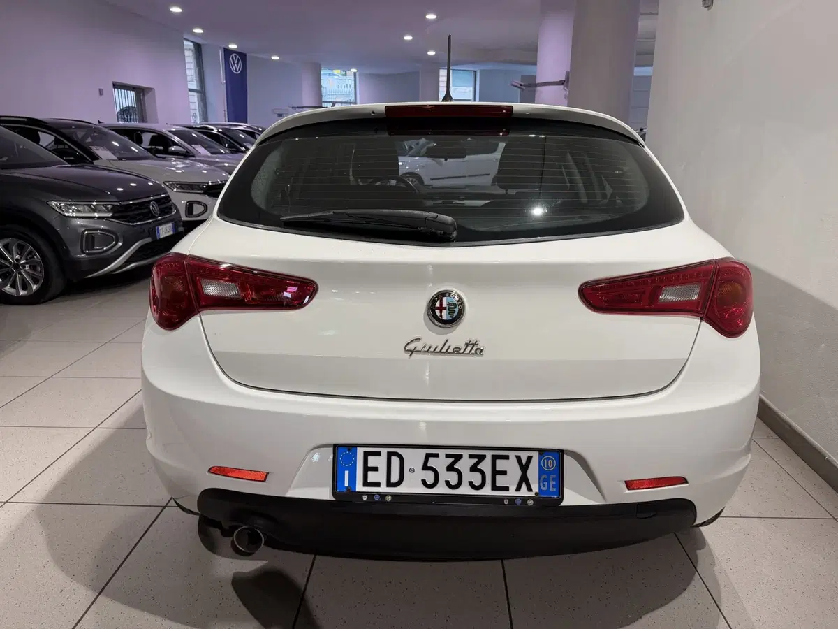 Alfa Romeo Giulietta usata a Genova (4)