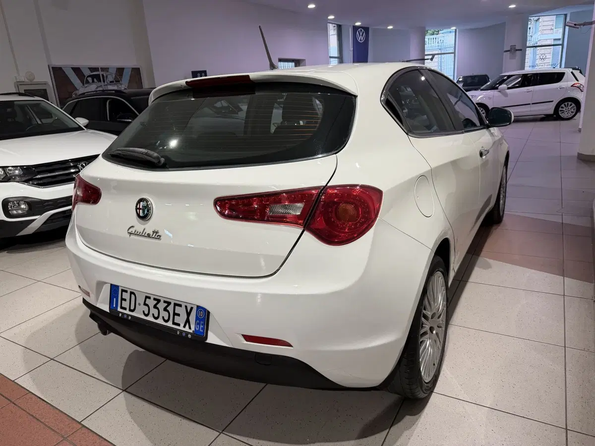 Alfa Romeo Giulietta usata a Genova (5)