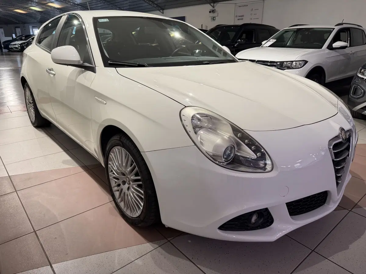 Alfa Romeo Giulietta usata a Genova (6)