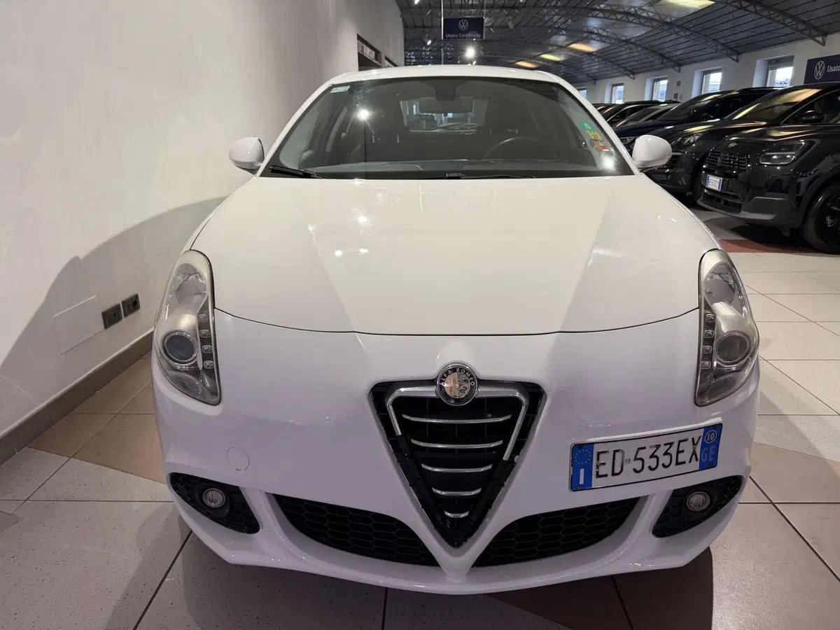 Alfa Romeo Giulietta usata a Genova (7)