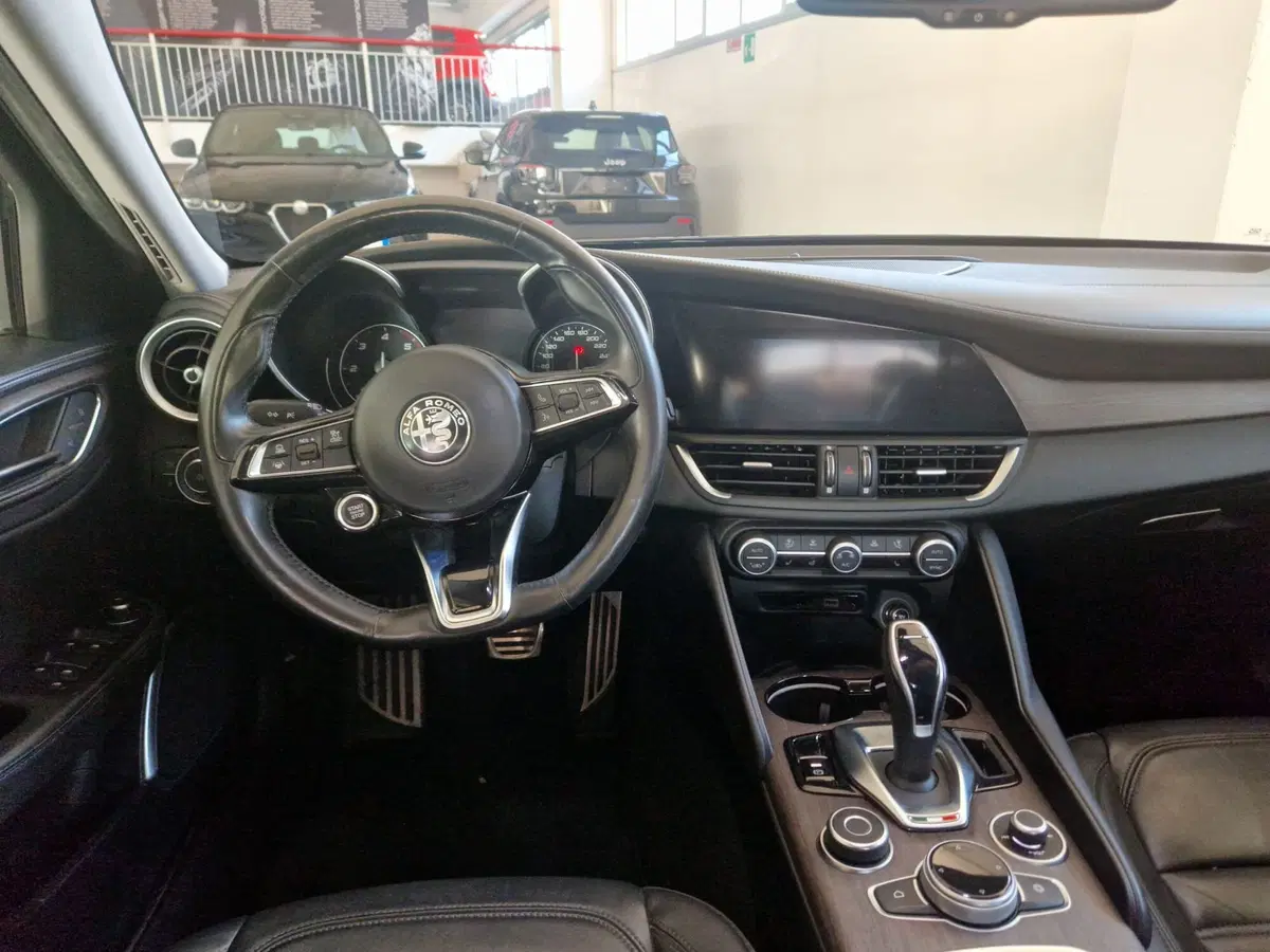 Alfa Romeo Giulia usata a Terni (11)