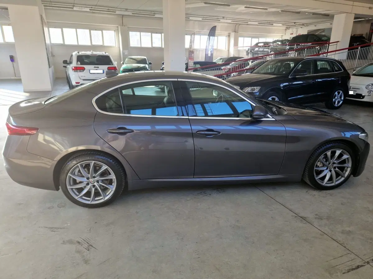 Alfa Romeo Giulia usata a Terni (3)