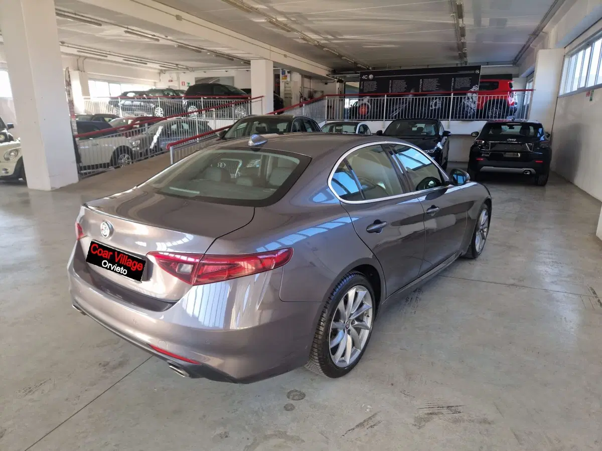 Alfa Romeo Giulia usata a Terni (4)