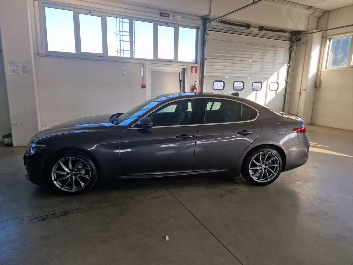 Alfa Romeo Giulia usata a Terni (6)