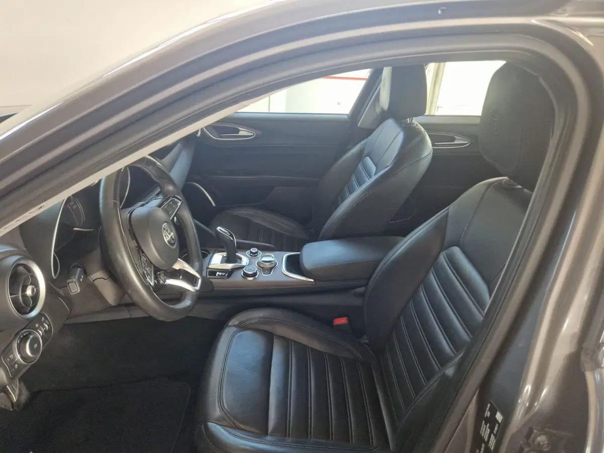 Alfa Romeo Giulia usata a Terni (7)