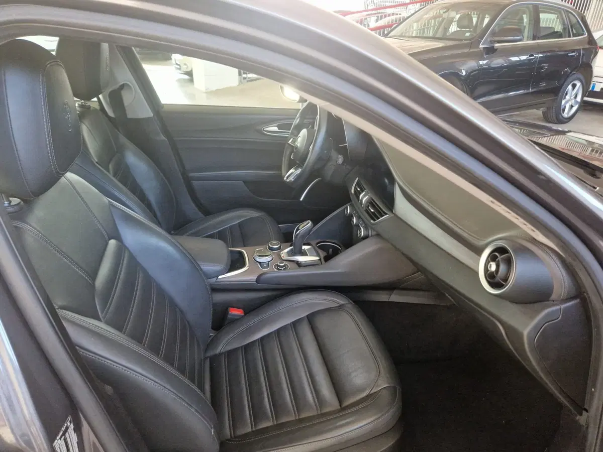 Alfa Romeo Giulia usata a Terni (8)