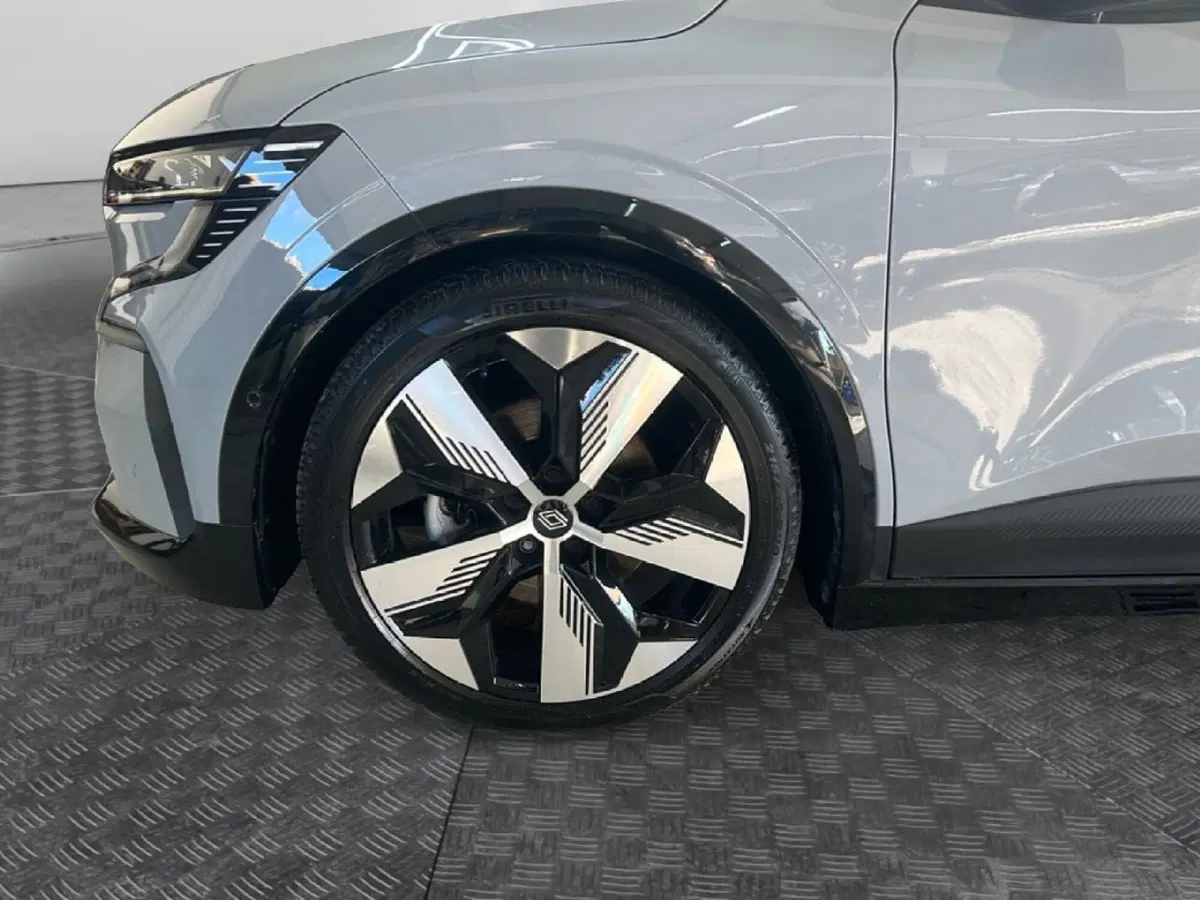 Renault Megane E-Tech Electric usata a Roma (9)