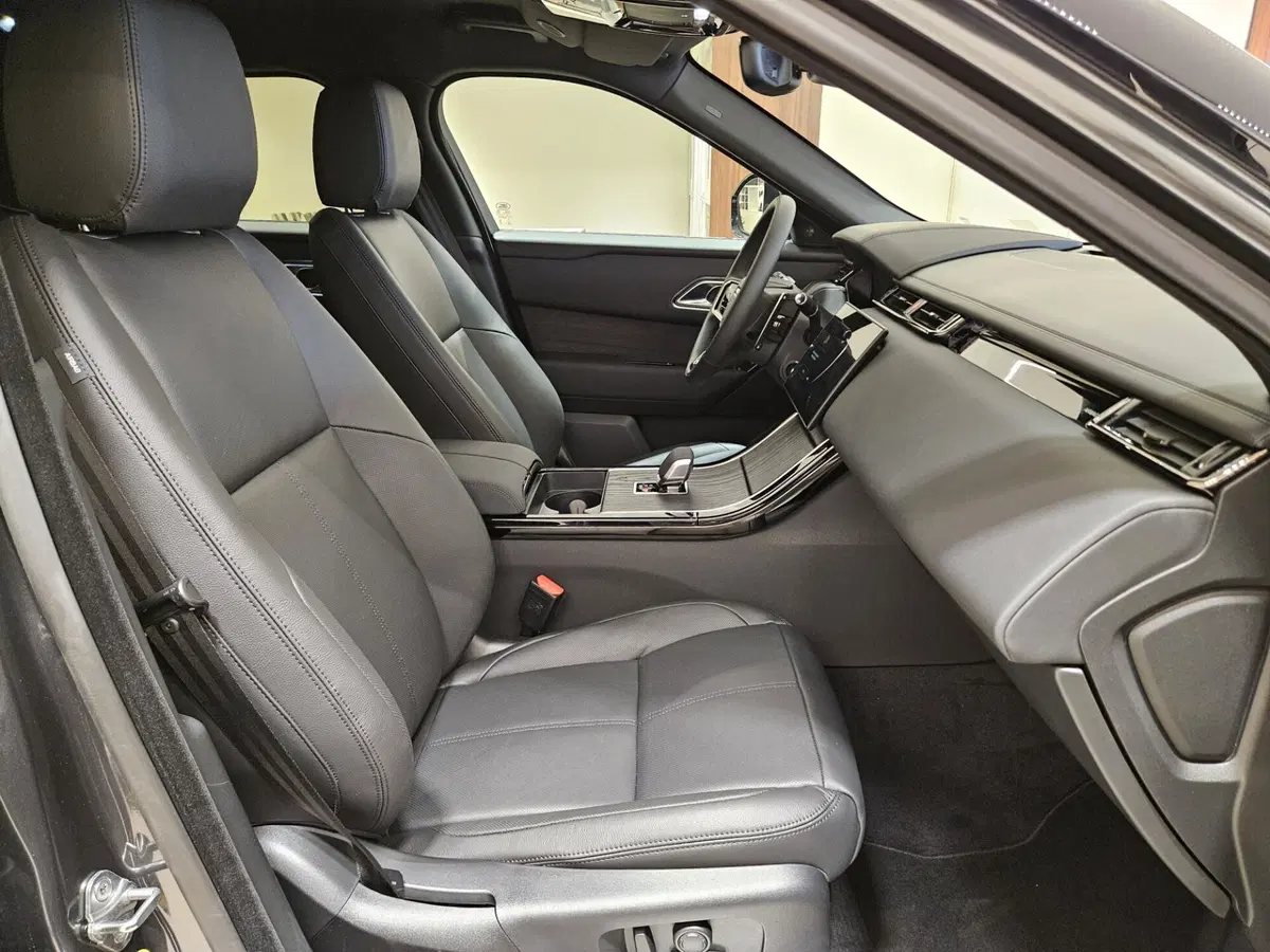 Land Rover Range Rover Velar nuova a Napoli (3)