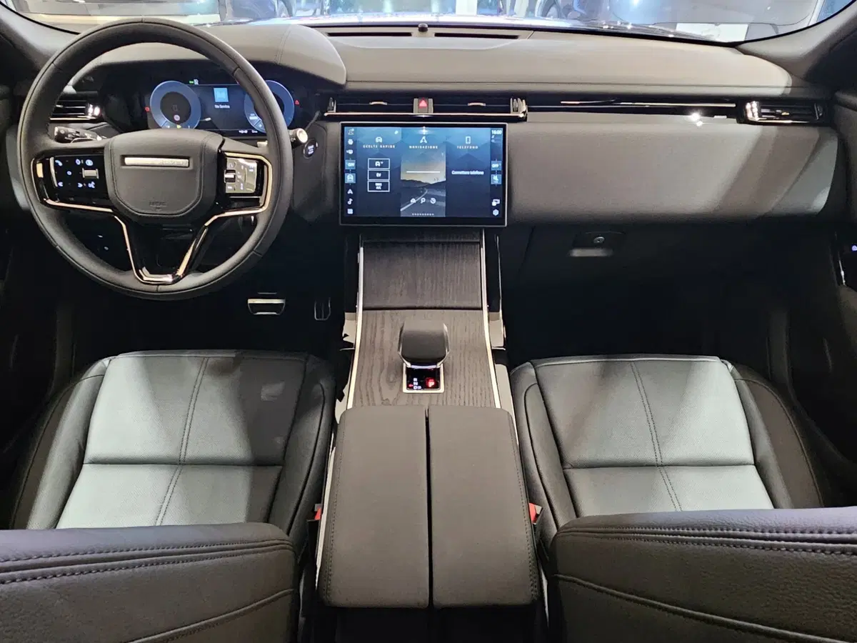 Land Rover Range Rover Velar nuova a Napoli (4)