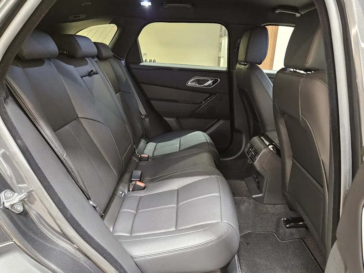 Land Rover Range Rover Velar nuova a Napoli (5)