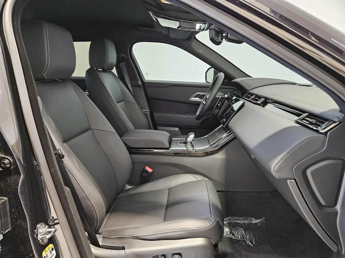Land Rover Range Rover Velar nuova a Napoli (3)